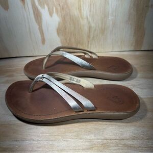 Olukai Gold Flip Flop Sandals Women’s Size 10